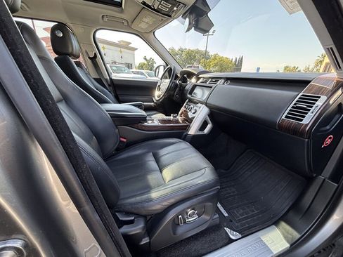 Used 2017 Land Rover Range Rover HSE image 17