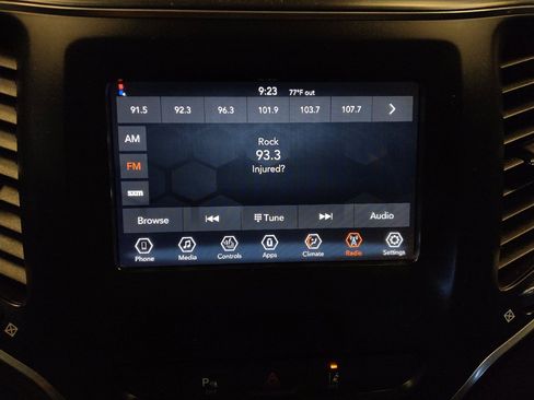 Used 2021 Jeep Cherokee Latitude Plus AWD/4WD image 25