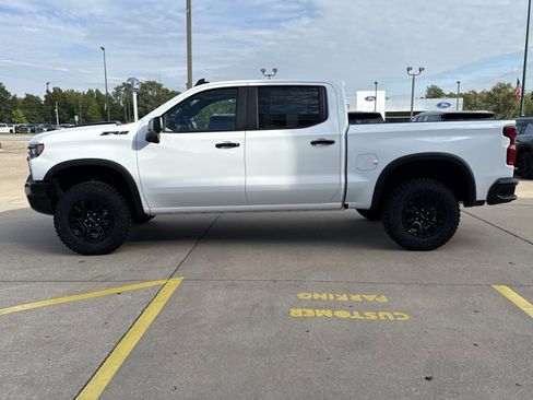 New 2026 Chevrolet Silverado 1500 ZR2 w/ Dark Appearance Package image 13