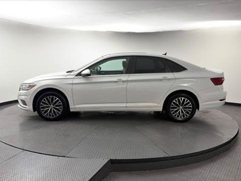 Used 2020 Volkswagen Jetta SE w/ SE Cold Weather Package FWD image 3