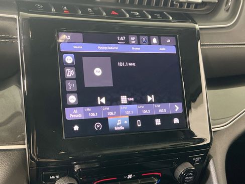 Used 2023 Jeep Grand Cherokee L Laredo image 14