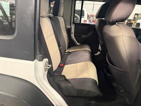 Used 2014 Jeep Wrangler Unlimited Sport AWD/4WD image 15