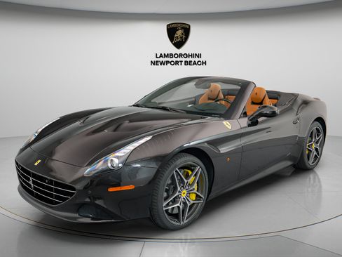Used 2015 Ferrari California T RWD image 4