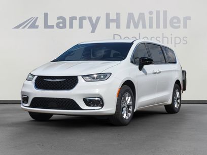 New 2026 Chrysler Pacifica Select