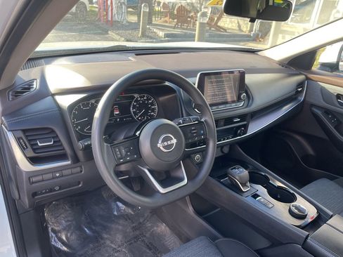 Certified 2023 Nissan Rogue SV image 8