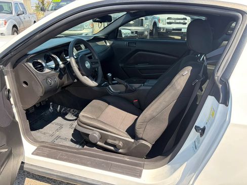 Used 2010 Ford Mustang Coupe RWD image 9