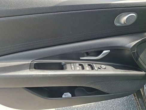 Used 2021 Hyundai Elantra SEL FWD image 12