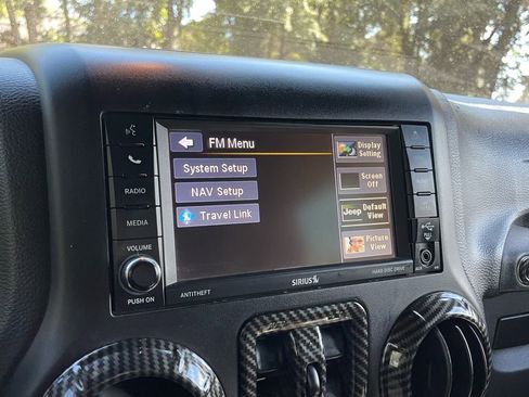 Used 2017 Jeep Wrangler Unlimited Rubicon w/ Connectivity Group image 10