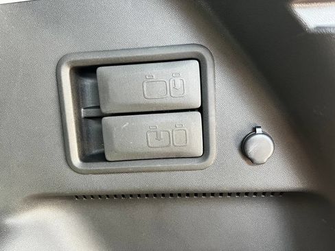 Used 2024 GMC Terrain SLE image 37