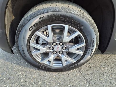 Used 2022 GMC Acadia SLT w/ Technology Package AWD/4WD image 10