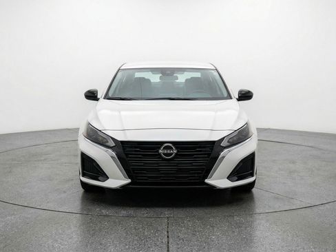 Used 2025 Nissan Altima 2.5 SV image 2