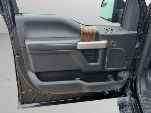 Used 2019 Ford F150 Lariat w/ Trailer Tow Package RWD image 30