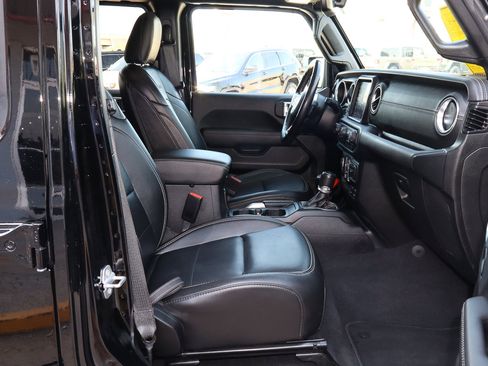 Used 2021 Jeep Wrangler Unlimited Sahara image 29