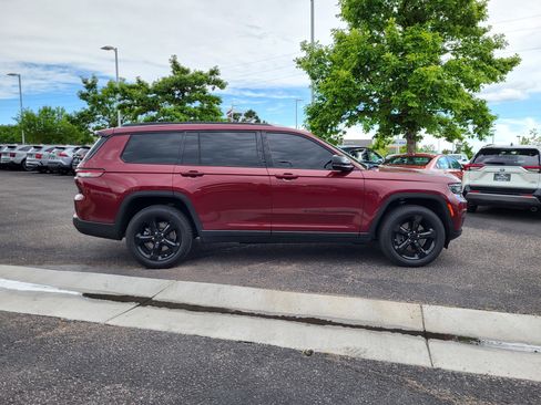 Used 2022 Jeep Grand Cherokee L Limited w/ Black Appearance Package image 3