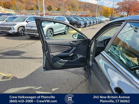 Certified 2022 Volkswagen Jetta SE image 39