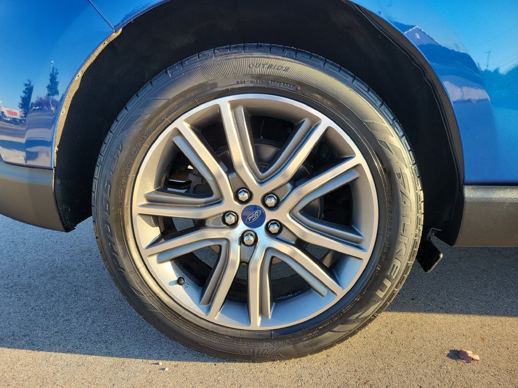 Certified 2020 Ford Edge Titanium AWD/4WD image 5