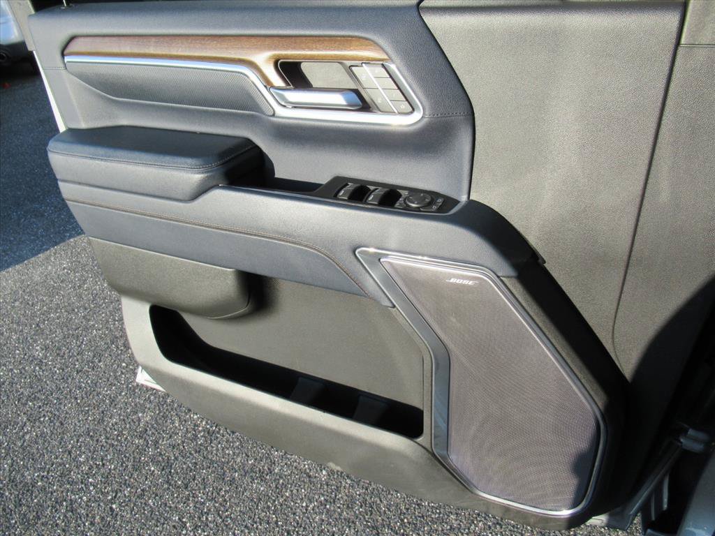Used 2024 Chevrolet Silverado 2500 High Country w/ Technology Package AWD/4WD image 30
