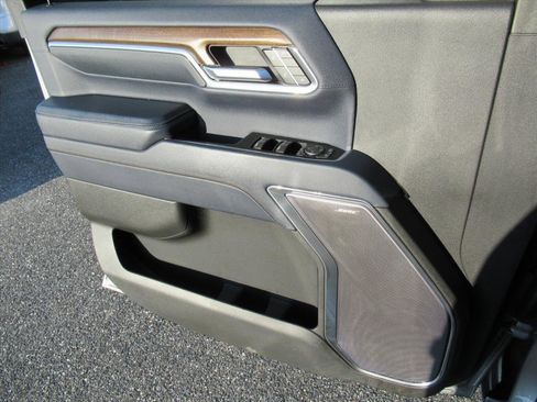 Used 2024 Chevrolet Silverado 2500 High Country w/ Technology Package image 30