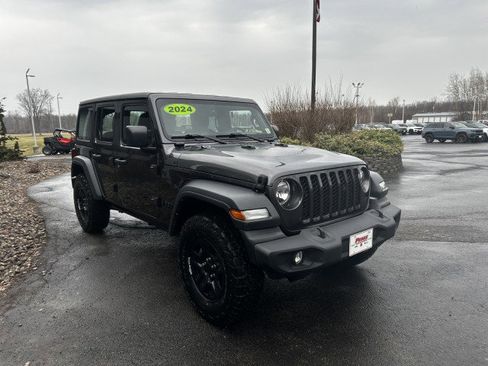 Used 2024 Jeep Wrangler Sport image 9