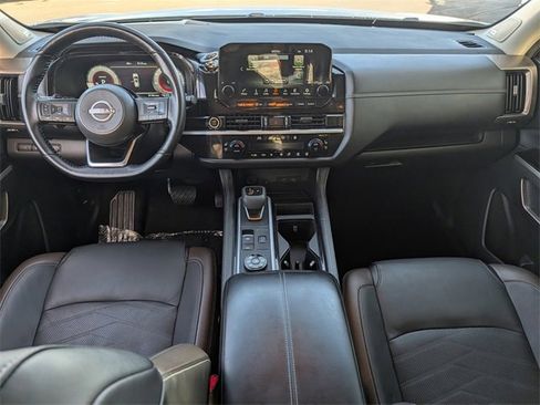 Used 2024 Nissan Pathfinder Platinum image 21