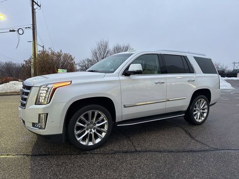 Used 2019 Cadillac Escalade Luxury image 6