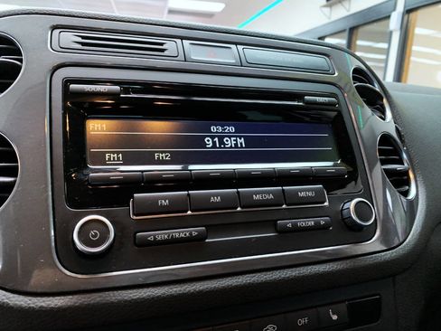 Used 2014 Volkswagen Tiguan SE image 19