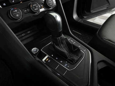 Certified 2021 Volkswagen Tiguan SE w/ Panoramic Sunroof Package image 28