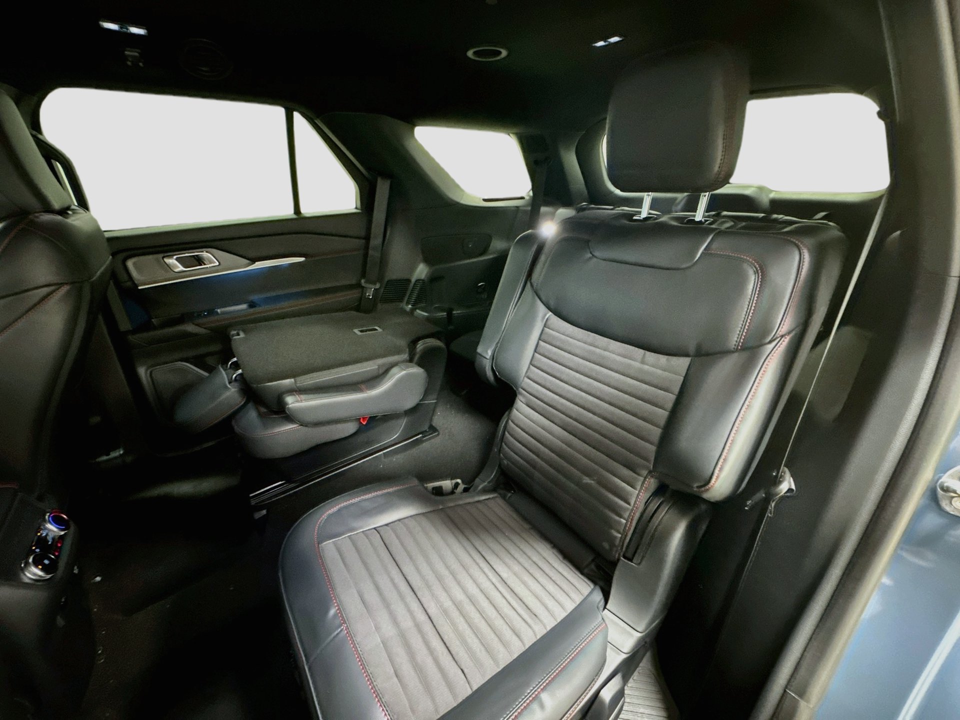 Used 2025 Ford Explorer ST-Line w/ Premium Package RWD image 24