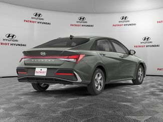 New 2026 Hyundai Elantra SE FWD video 2