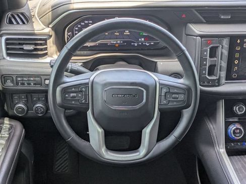 Used 2023 GMC Yukon XL Denali AWD/4WD image 17