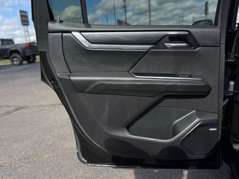 Used 2025 GMC Acadia Elevation image 18