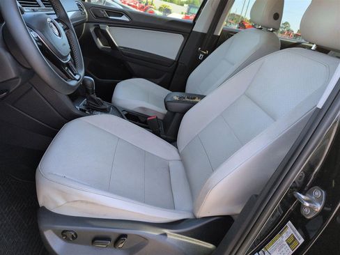 Used 2021 Volkswagen Tiguan SE w/ Panoramic Sunroof Package FWD image 15