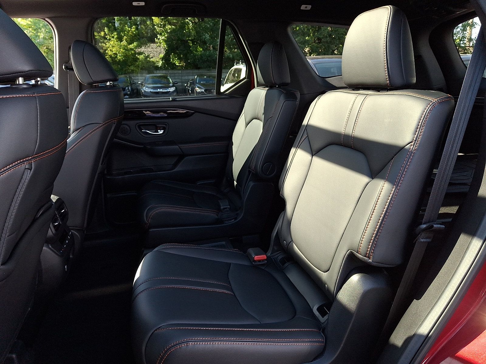 Used 2025 Honda Pilot TrailSport image 9
