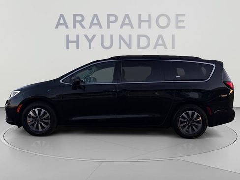 Used 2021 Chrysler Pacifica Touring w/ Cold Weather Group FWD image 2
