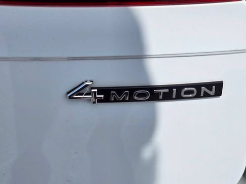 Used 2022 Volkswagen Tiguan SE AWD/4WD image 13