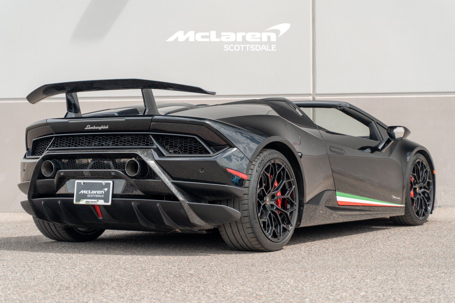 Used 2019 Lamborghini Huracan Performante AWD/4WD image 7