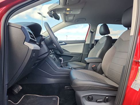 Used 2022 Volkswagen Taos SE w/ IQ.Drive SE Package image 14