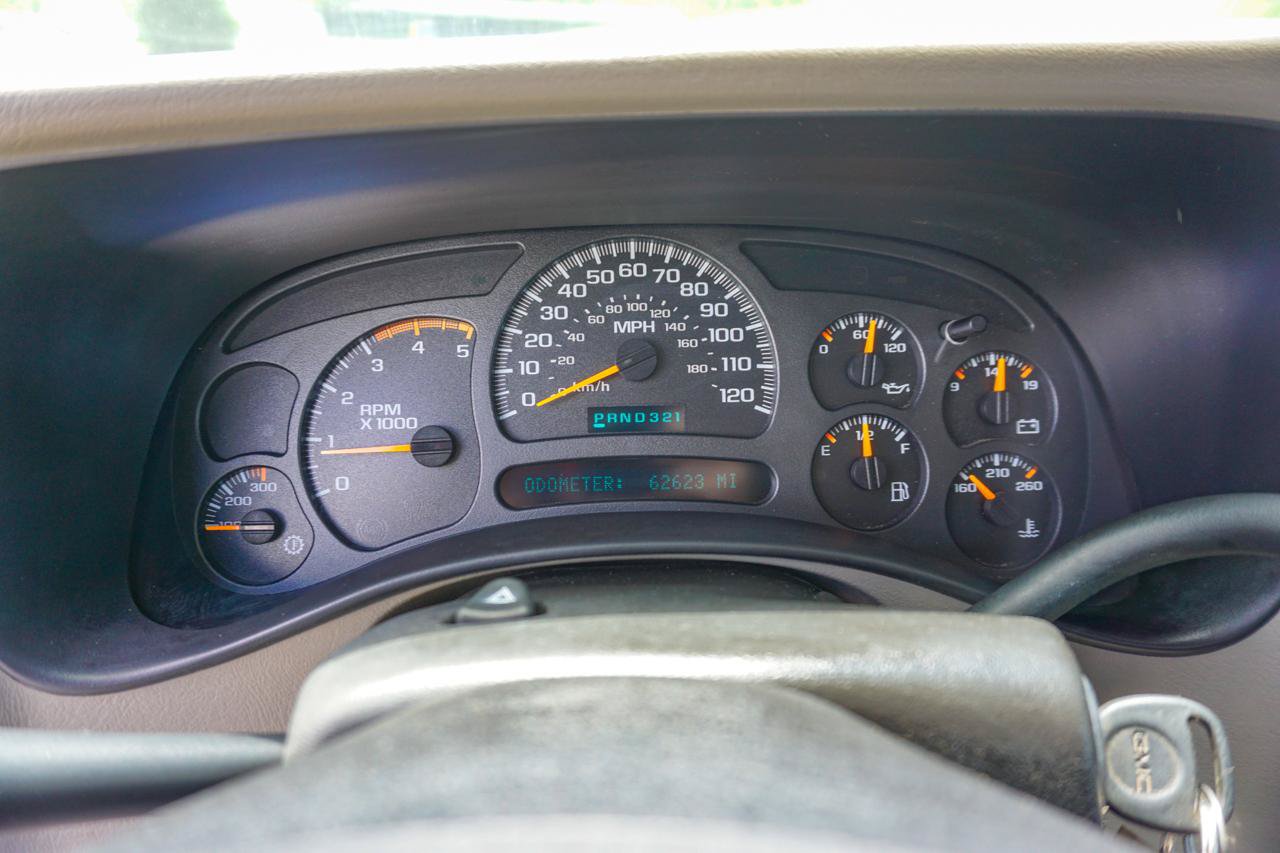 Used 2005 GMC Sierra 2500 SLT w/ Heavy-Duty Power Package AWD/4WD image 11