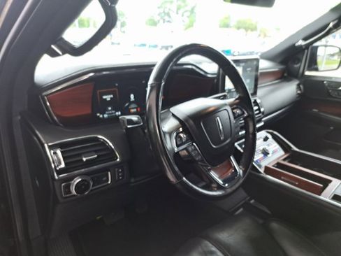 Used 2021 Lincoln Navigator Reserve image 7