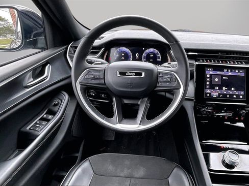 Certified 2023 Jeep Grand Cherokee Altitude image 12