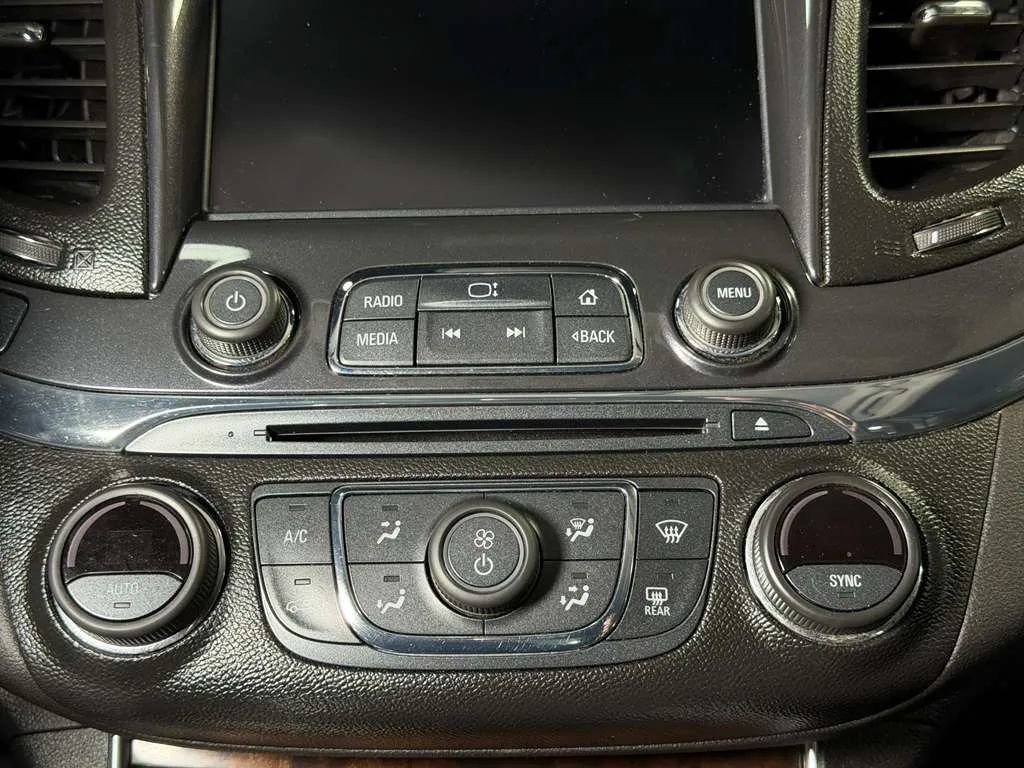 Used 2014 Chevrolet Impala LT w/ Convenience Package FWD image 31