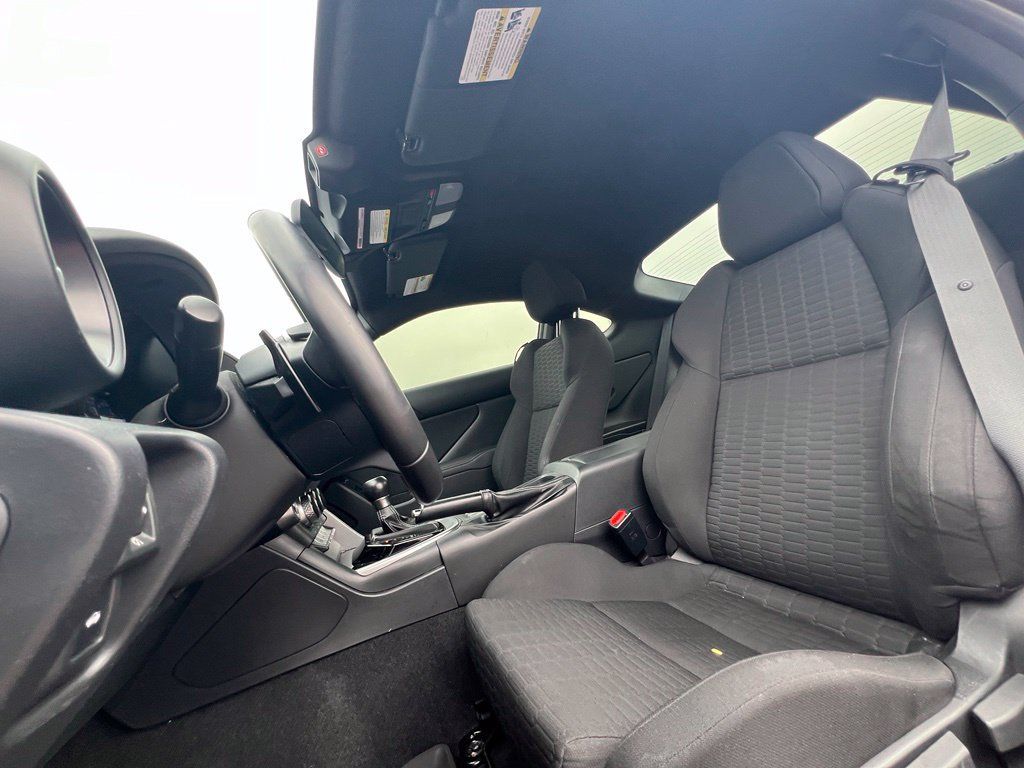 Used 2023 Toyota GR86 w/ ALL Weather Mat Package (TMS) RWD image 10