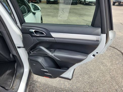 Used 2015 Porsche Cayenne Turbo AWD/4WD image 19