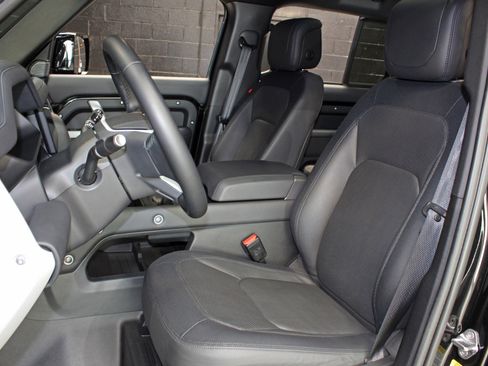 Used 2024 Land Rover Defender 110 X-Dynamic SE image 38