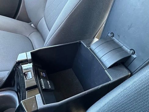 Used 2022 Toyota Corolla LE image 28