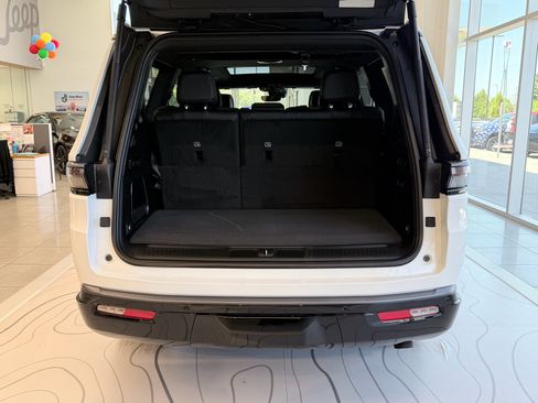 New 2026 Jeep Grand Wagoneer Limited AWD/4WD image 9