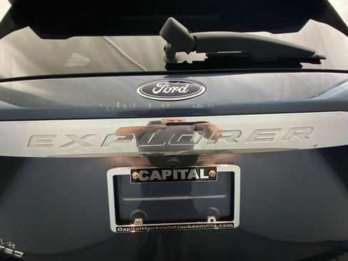 Used 2020 Ford Explorer Limited image 23