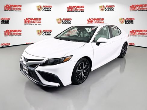 Certified 2022 Toyota Camry SE image 12