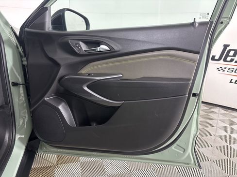 Used 2025 Chevrolet Trax ACTIV w/ Sunroof Package image 26