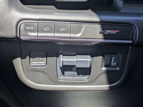 Certified 2023 Cadillac Escalade V w/ LPO, ONYX Package image 27